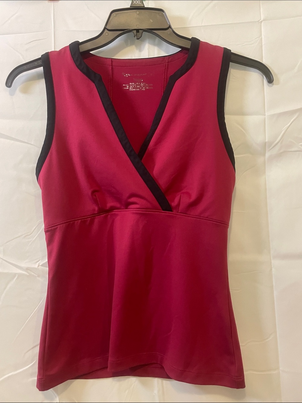 Yoga fitted Sleeveless Magenta Women’s Top with Black Trim